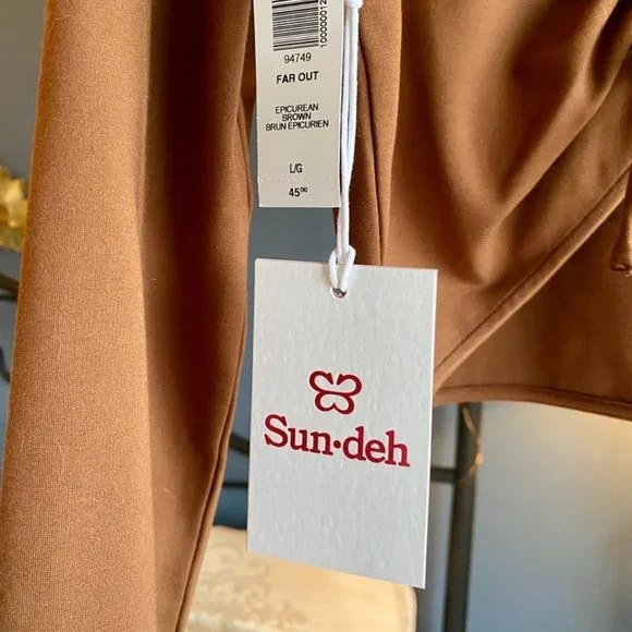 NWT Aritzia Sun-Deh Sunday Best Far Out Long Sleeved Crop Top - Picture 4 of 5